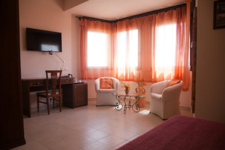 Camera Matrimoniale Finestrone Domus Romulea Albergo Locanda